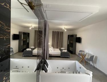 Queen Room with Pool View