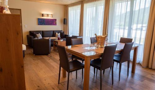 Deluxe Two-Bedroom Apartment