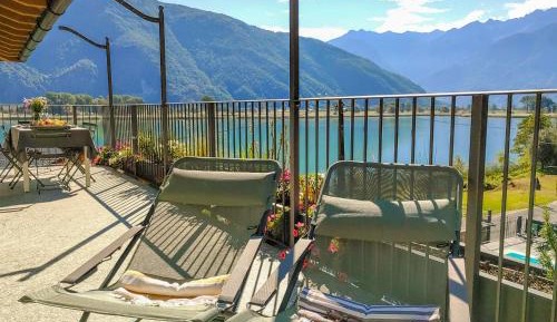 Apartment with Lake View