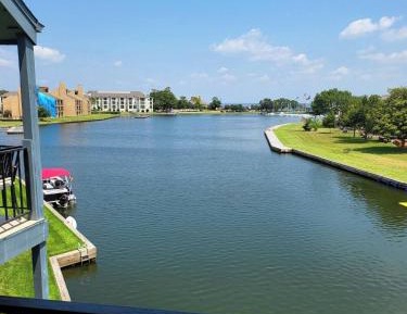Four-Bedroom Apartment with Lake View