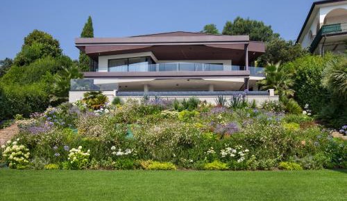 Villa - Beach Front