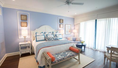 Harbor Deluxe King with Balcony