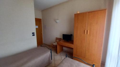 Twin Room with Private Bathroom