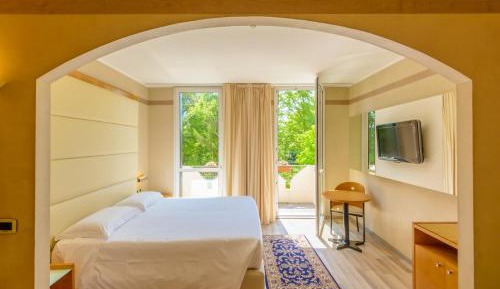 Family Room (2 Adults + 3 Children)