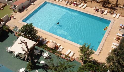 Apartment with Pool View 