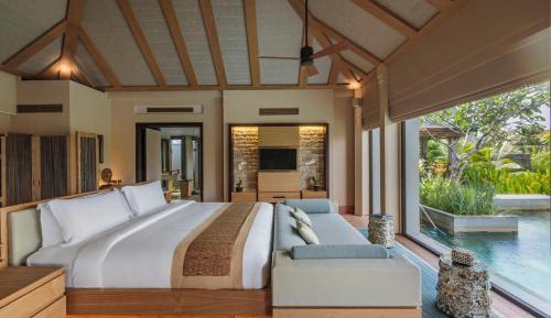 Cliff Private Pool Villa with Free Daily Resort Activity