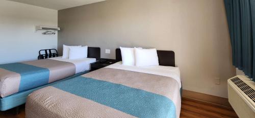 Queen Room with Two Queen Beds - Disability Access - Non-Smoking