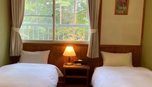 Twin Room with Shared Bathroom and Shower