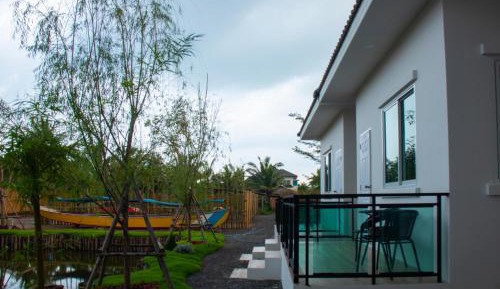Villa with Garden View