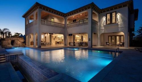Eight-Bedroom Holiday Home