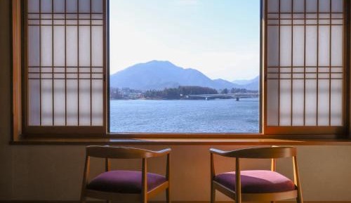 Japanese-Style Twin Room with Mt.Fuji View with Lake View Bathroom
