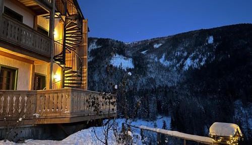 Apartment with Mountain View