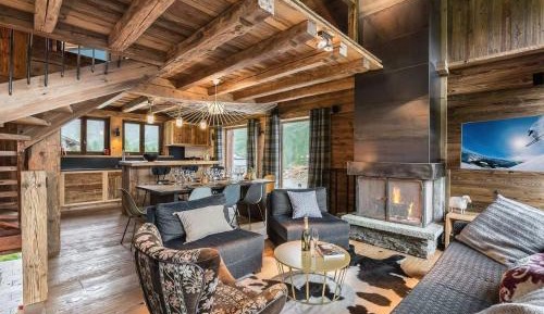 Chalet (10 Adults)