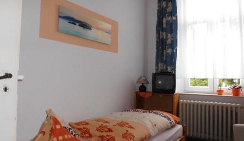 Single Room with Shared Toilet