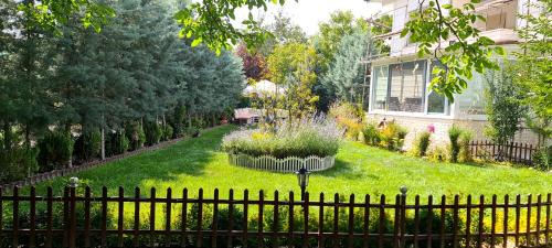 Apartment with Garden View