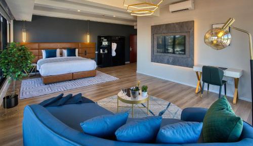 Deluxe Suite