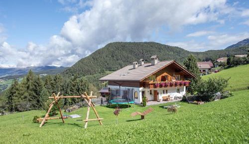 Apartment with Mountain View