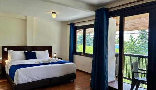 Apartment with Mountain View