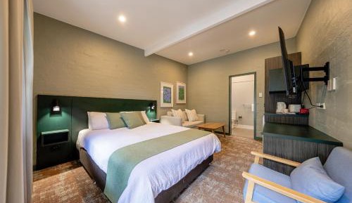 Deluxe Queen Room