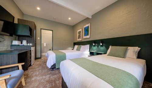 Deluxe Room with Queen and King Single
