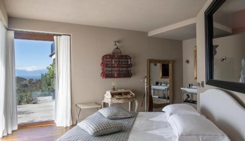 Suite with Garden View