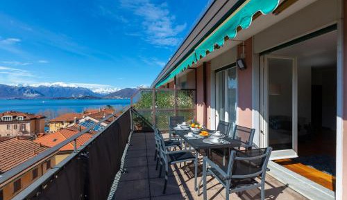 Apartment with Lake View