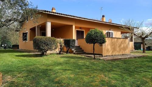 Three-Bedroom Holiday Home 