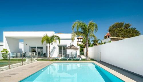 Villa with Garden View