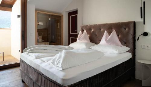 Suite with Mountain View