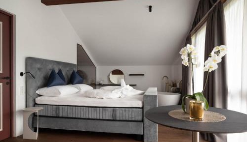 Suite with Lake View