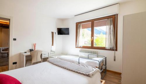 Triple Room with Mountain View