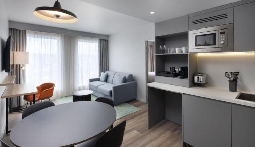One-Bedroom King Suite