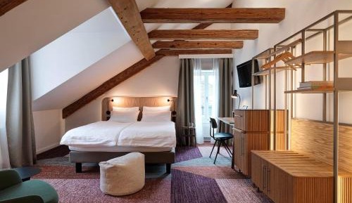 Queen Room