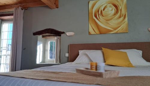 Deluxe Room (2 Adults + 1 Child)