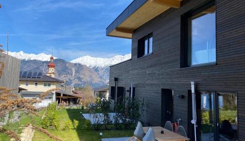Apartment with Mountain View