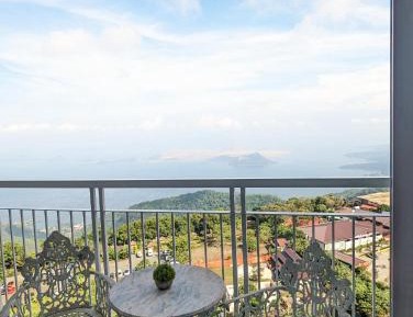 Apartment with Lake View