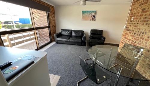 Deluxe One-Bedroom Apartment