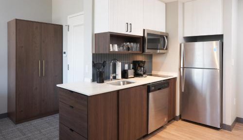King Studio with Mobility Accessible Tub