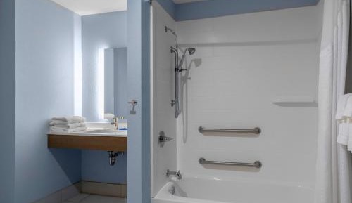 Queen Room with Two Queen Beds - Hearing Accessible/Non-Smoking