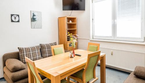 Apartment with Mountain View