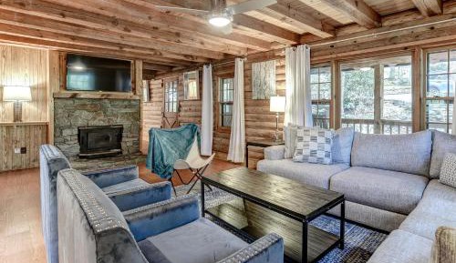 Three-Bedroom Holiday Home 