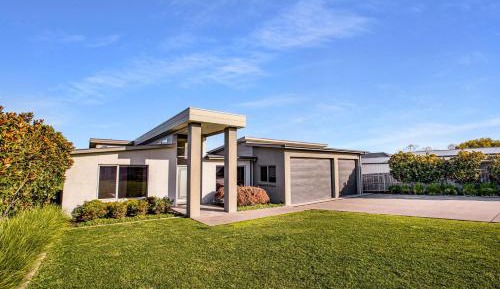 Five-Bedroom Holiday Home