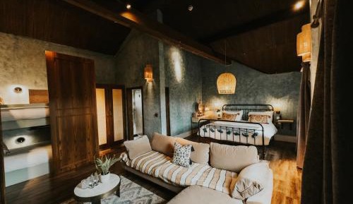 Courtyard Suite Hot Tub