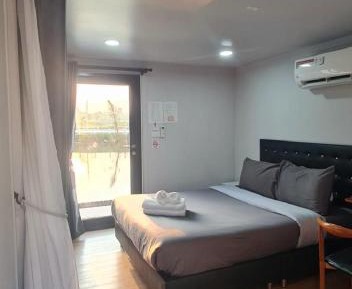 Standard Queen Room