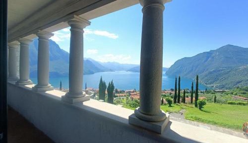 Family Room with Lake View