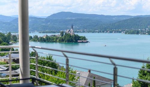Two-Bedroom Apartment with Lake View
