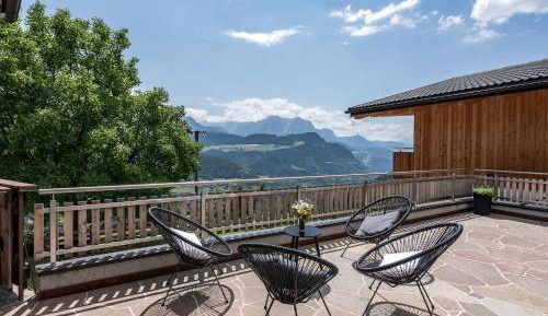 Apartment with Garden View