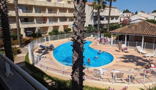 Apartment with Pool View (6 people)