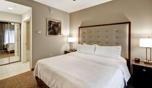 One-Bedroom King Suite - Non-Smoking