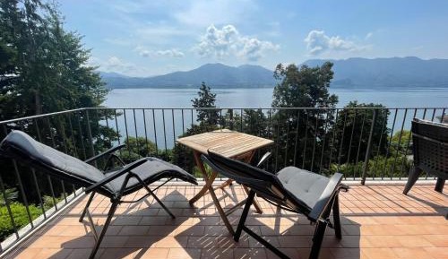 Apartment with Lake View